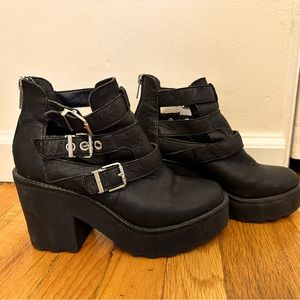 🔥Steve Madden platform ankle booties